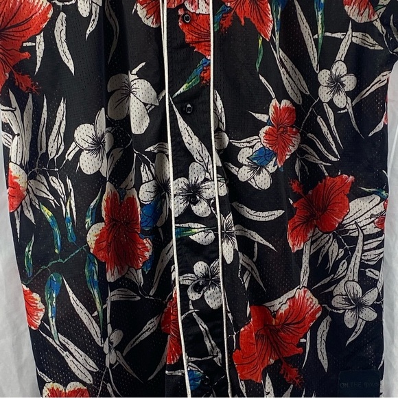 On The Byas Men’s Floral Short Sleeve Shirt with Red and White Flowers Size XL - Picture 6 of 16